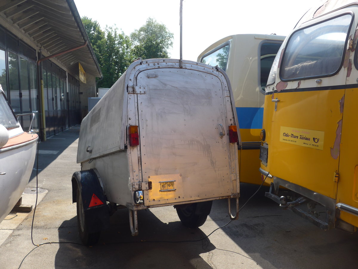 (194'552) - Oldie-Tours Z�risee, Wollerau - Hess Gep�ckanh�nger am 7. Juli 2018 in Uznach, Garage