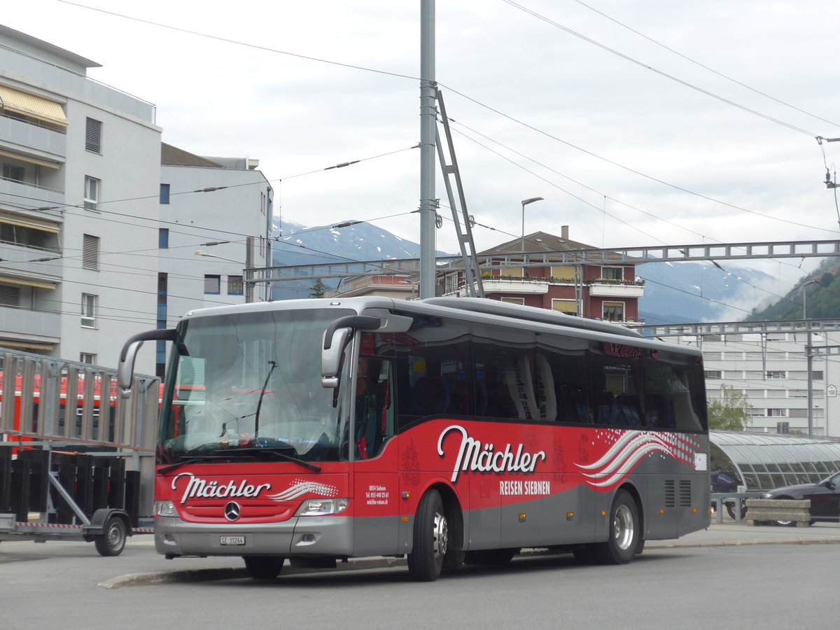 (194'937) - M�chler, Siebnen - SZ 31'264 - Mercedes am 21. Juli 2018 beim Bahnhof Brig