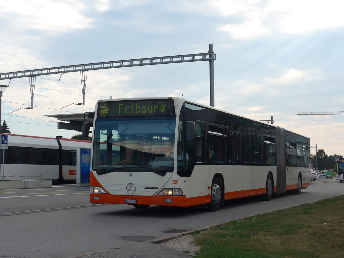(195'338) - BSU Solothurn - Nr. 32/FR 300'667 - Mercedes (ex RBS Worblaufen Nr. 77) am 31. Juli 2018 beim Bahnhof Grolley (Einsatz Intertours)