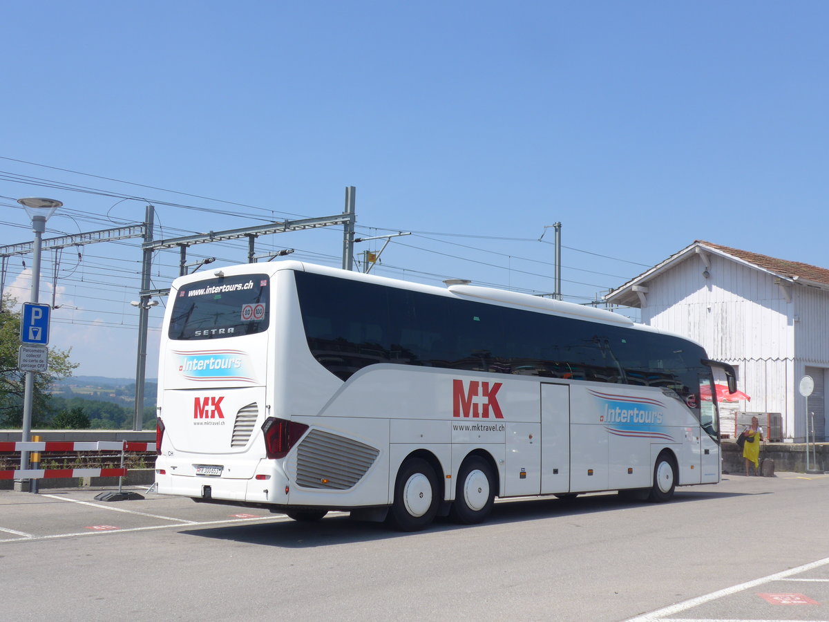 (195'584) - Intertours, Domdidier - FR 300'653 - Setra am 5. August 2018 beim Bahnhof Pal�zieux
