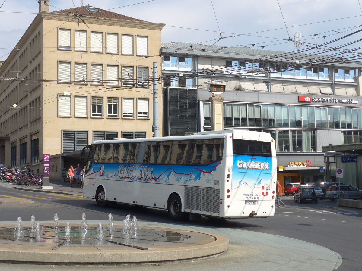 (195'782) - Aus Frankreich: Gagneux, Vall�e d'Abondance - CV 437 NL - Bova am 6. August 2018 beim Bahnhof Lausanne