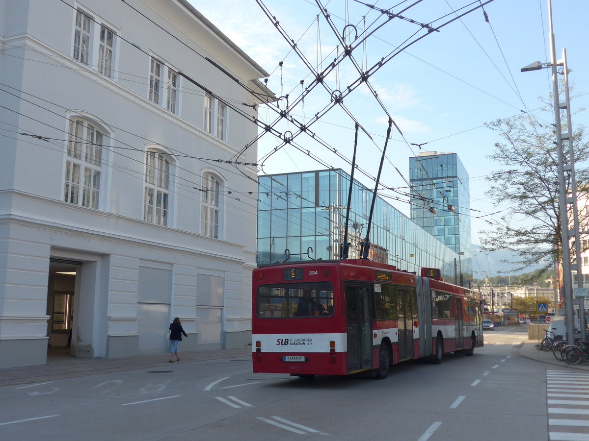 (197'049) - OBUS Salzburg - Nr. 234/S 868 EE - Gr�f&Stift Gelenktrolleybus (ex Nr. 9574) am 13. September 2018 beim Bahnhof Salzburg