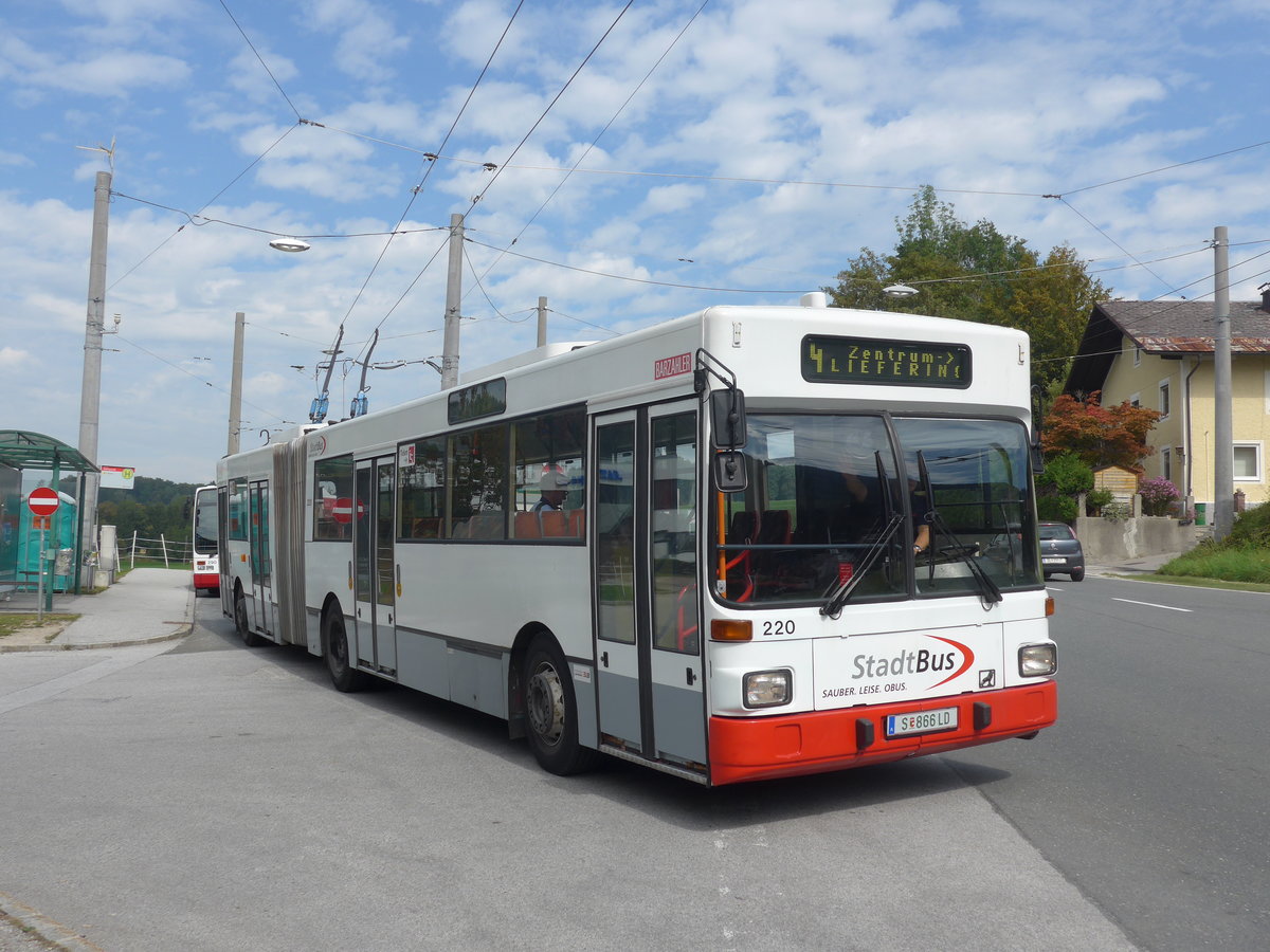 (197'164) - StadtBus, Salzburg (POS) - Nr. 220/S 866 LD - Gr�f&Stift Gelenktrolleybus (ex MVG Karpfenberg Nr. 25) am 13. September 2018 in Mayrwies, Daxluegstrasse