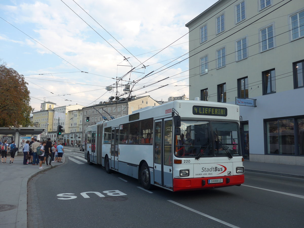 (197'384) - StadtBus, Salzburg (POS) - Nr. 220/S 866 LD - Gr�f&Stift Gelenktrolleybus (ex MVG Karpfenberg Nr. 25) am 13. September 2018 in Salzburg, Hanuschplatz