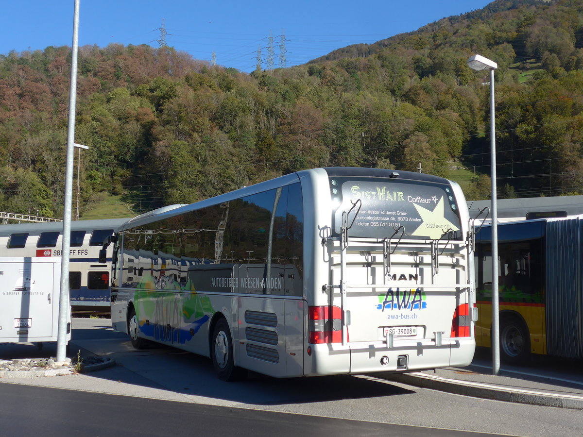 (198'228) - AWA Amden - Nr. 8/SG 39'008 - MAN am 13. Oktober 2018 beim Bahnhof Ziegelbr�cke