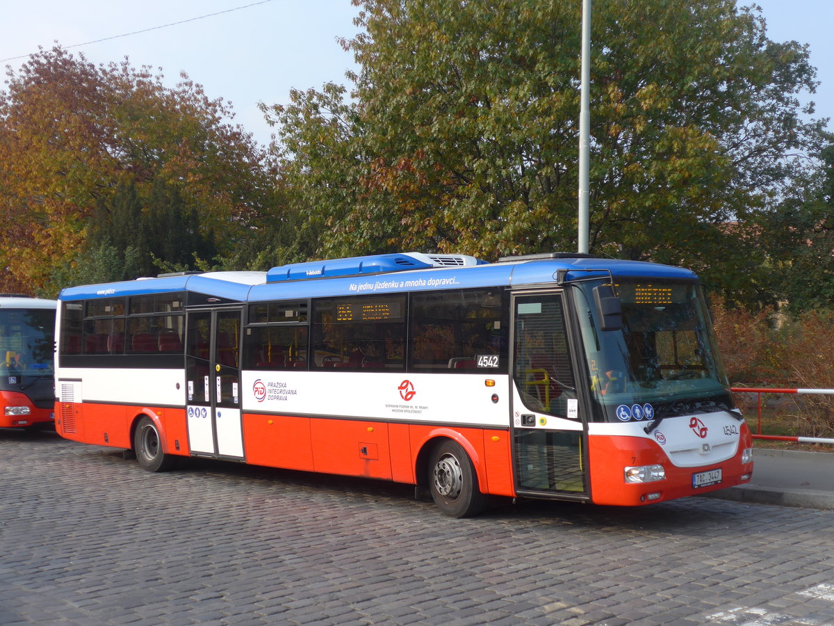 (198'519) - DPP Praha - Nr. 4542/7AC 3447 - SOR am 19. Oktober 2018 in Praha, Dejvick�