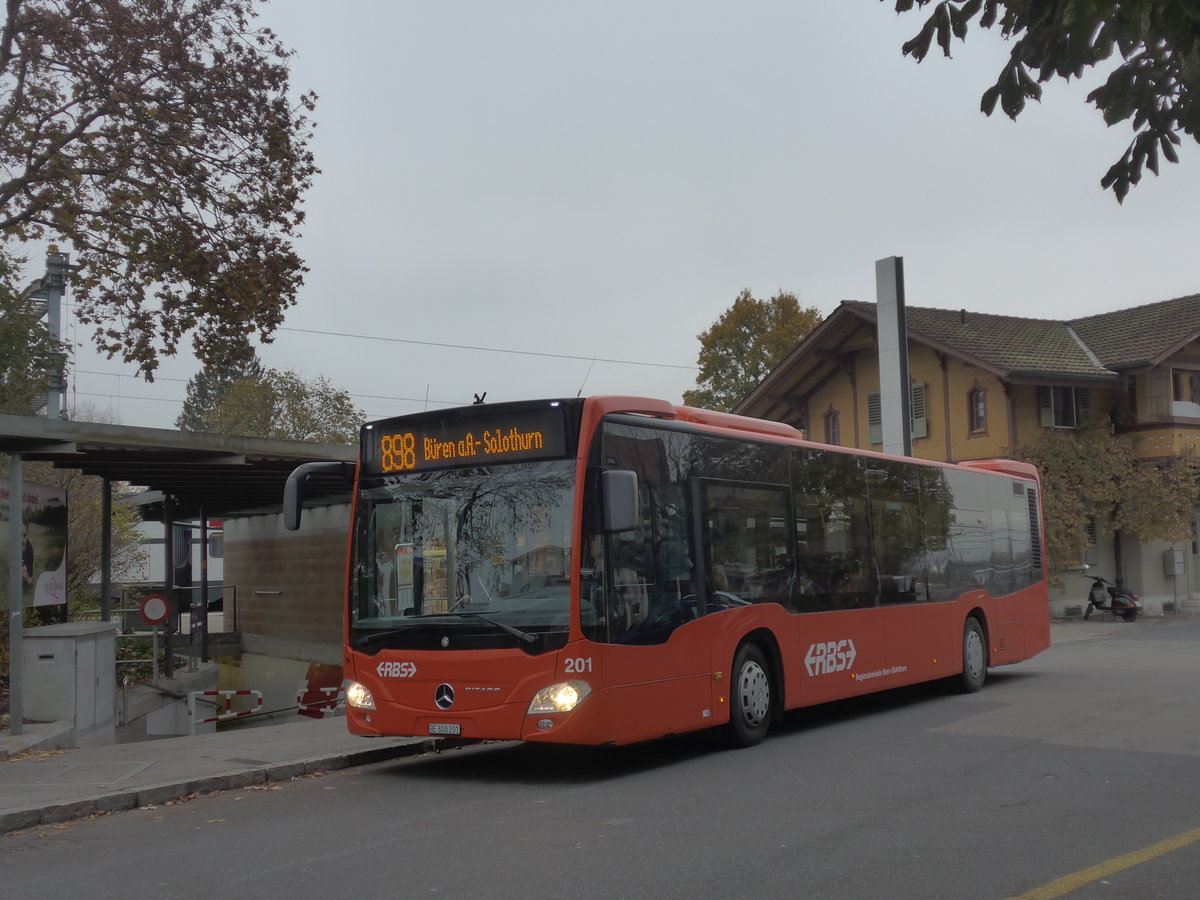 (199'184) - RBS Worblaufen - Nr. 201/BE 800'201 - Mercedes am 4. November 2018 beim Bahnhof M�nchenbuchsee