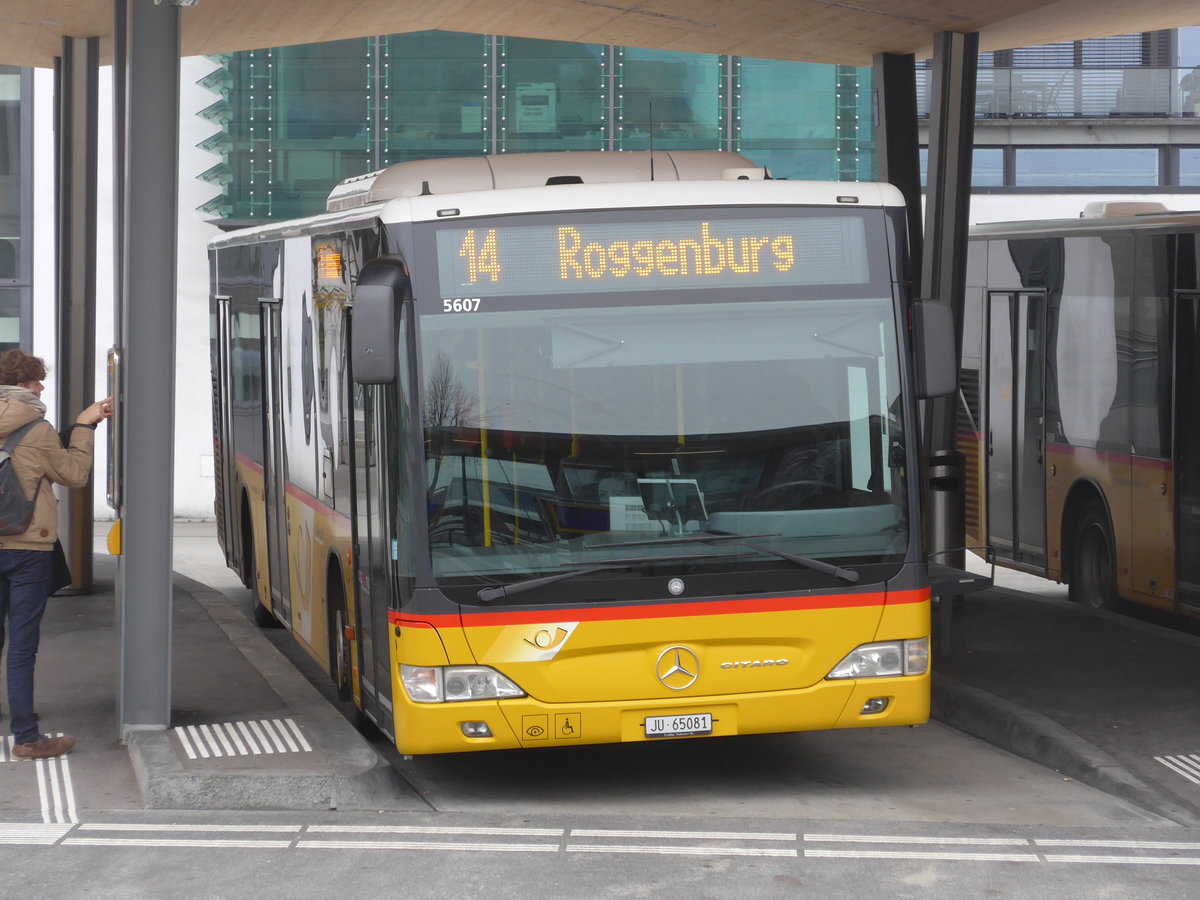 (199'263) - CarPostal Ouest - JU 65'081 - Mercedes (ex Nr. 14) am 4. November 2018 beim Bahnhof Del�mont