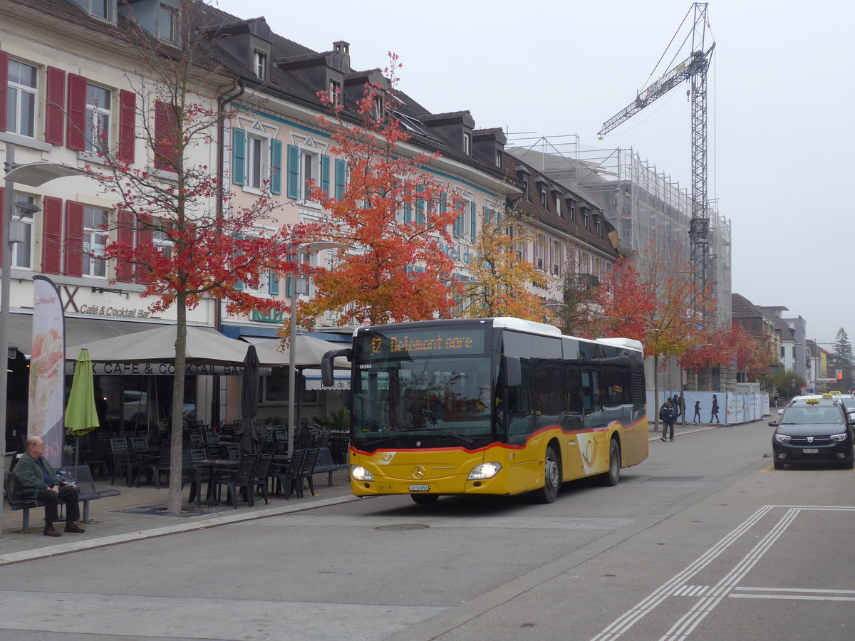 (199'264) - CarPostal Ouest - JU 53'052 - Mercedes (ex Nr. 7) am 4. November 2018 beim Bahnhof Del�mont