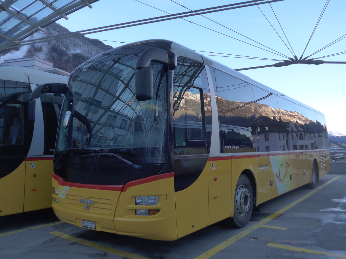 (200'255) - PostAuto Graub�nden - GR 162'973 - MAN am 26. Dezember 2018 in Chur, Postautostation