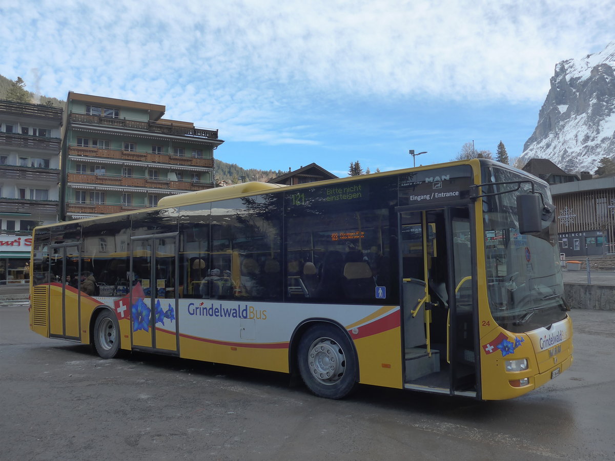 (200'510) - AVG Grindelwald - Nr. 24/BE 364'408 - MAN/G�ppel am 1. Januar 2019 beim Bahnhof Grindelwald
