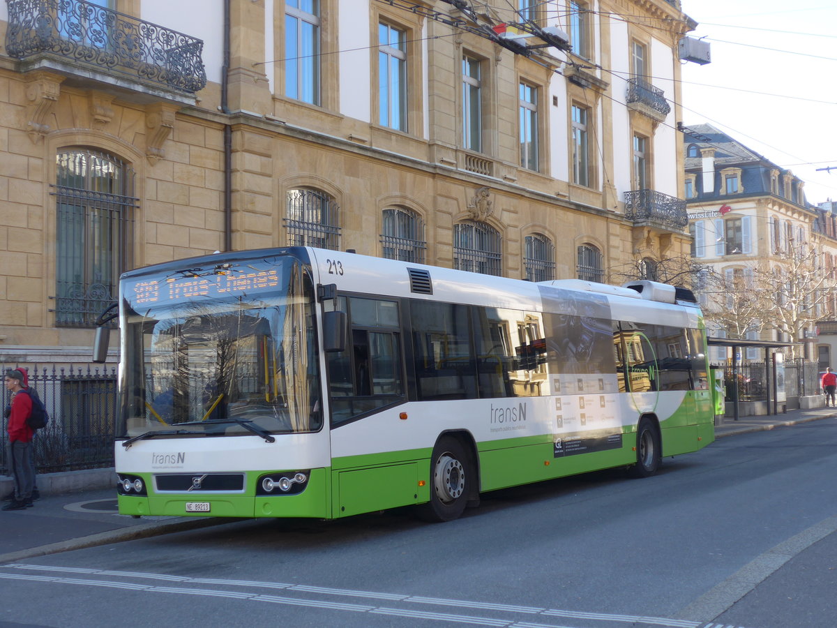 (201'644) - transN, La Chaux-de-Fonds - Nr. 213/NE 89'213 - Volvo (ex TN Neuch�tel Nr. 213) am 16. Februar 2019 in Neuch�tel, Place Pury