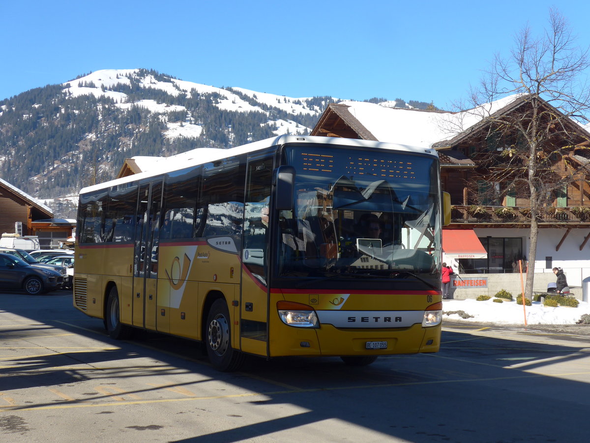 (201'695) - K�bli, Gstaad - Nr. 6/BE 107'055 - Setra am 17. Februar 2019 beim Bahnhof Gstaad