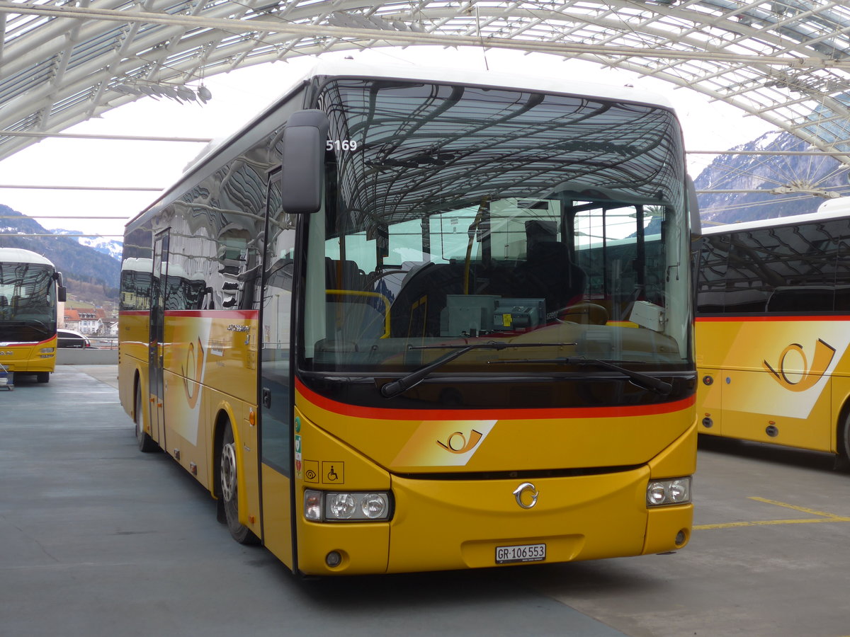 (202'038) - PostAuto Graub�nden - GR 106'553 - Irisbus am 10. M�rz 2019 in Chur, Postautostation