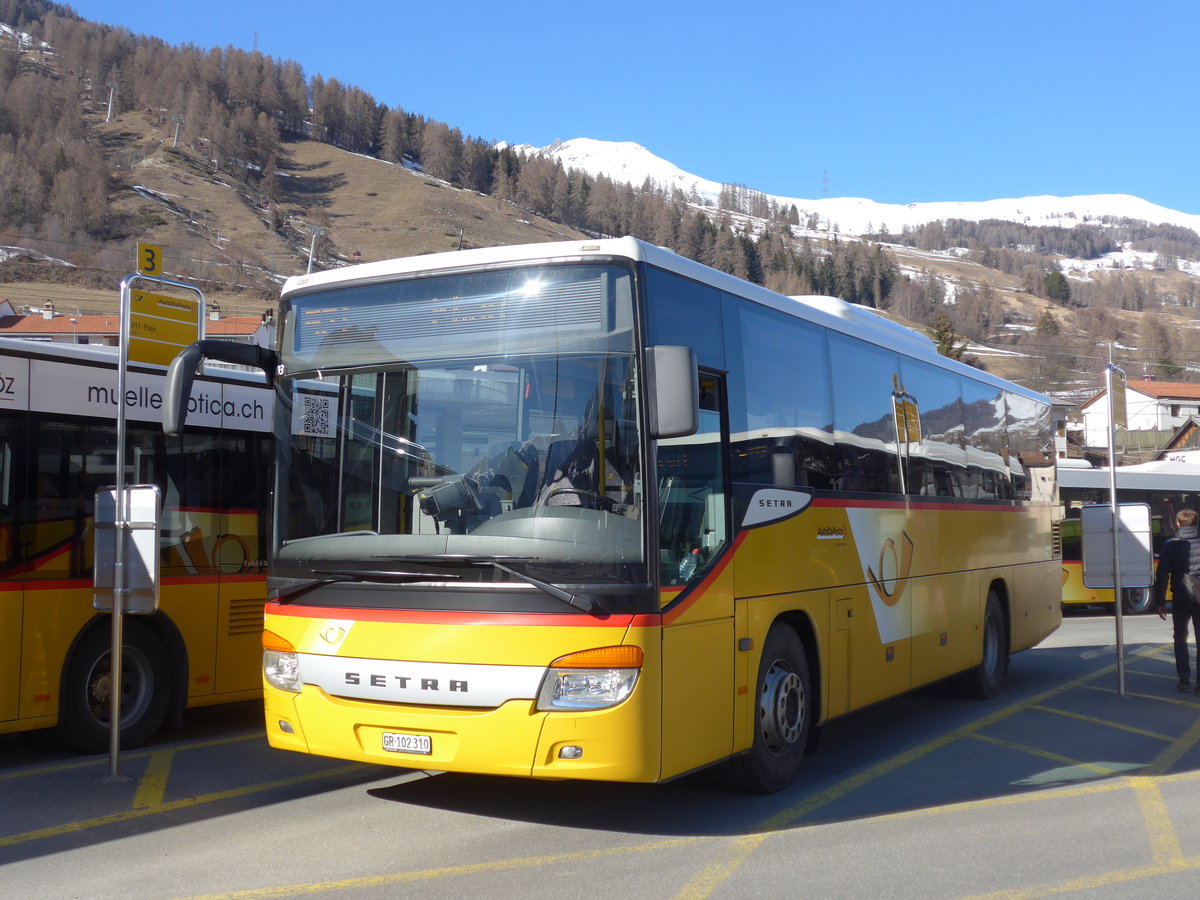 (202'648) - PostAuto Graub�nden - GR 102'310 - Setra am 20. M�rz 2019 beim Bahnhof Scuol-Tarasp