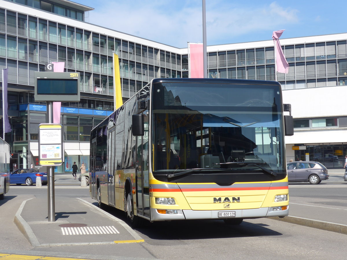 (203'439) - STI Thun - Nr. 128/BE 800'128 - MAN am 31. M�rz 2019 beim Bahnhof Thun