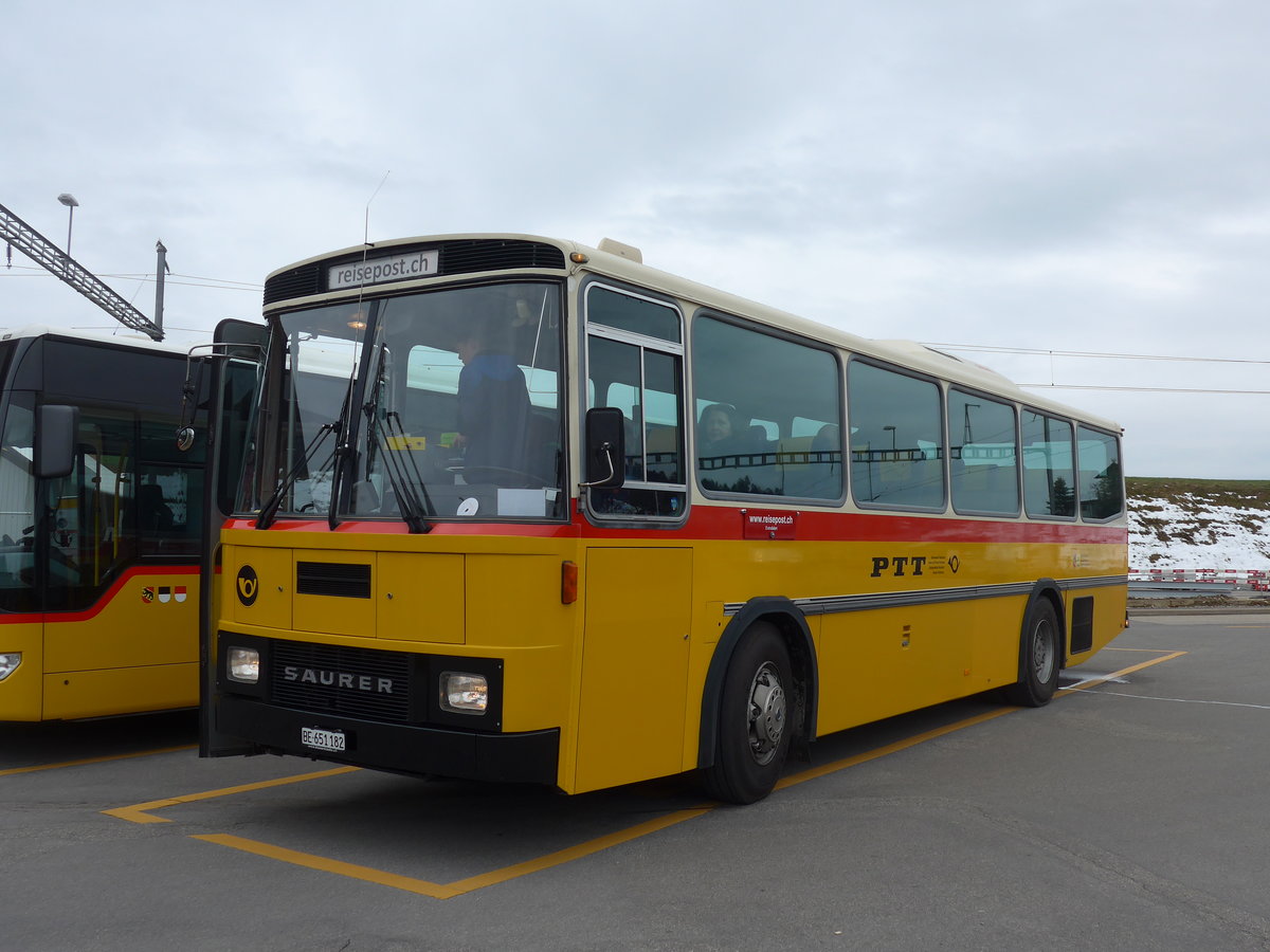 (203'479) - Bernair, M�nsingen - BE 651'182 - Saurer/T�scher (ex Schebath, Lauerz; ex Albin, F�llanden; ex Heim, Flums) am 7. April 2019 beim Bahnhof Biglen