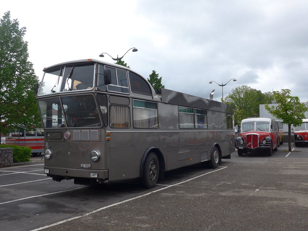 (204'512) - Aus der Schweiz: Schneider, Schmerikon - SG 13'934 - FBW/T�scher Hochlenker (ex Basler, Hofstetten; ex VBZ Z�rich Nr. 244) am 28. April 2019 in Haguenau, Parkplatz