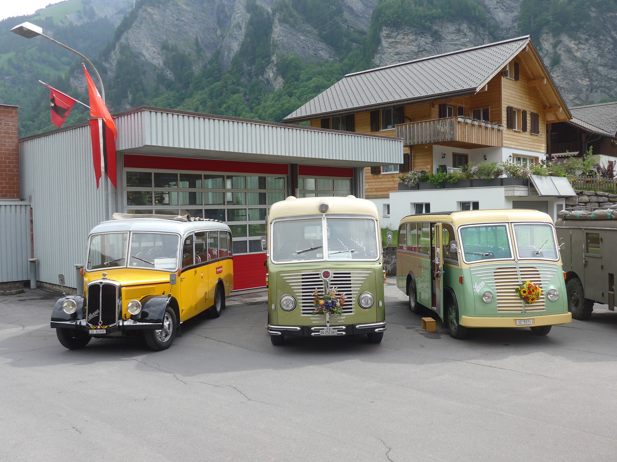 (206'293) - Hurter, M�nchaltdorf - ZH 84'998 - Berna/FHS (ex Volkart, Russikon; ex ASD Aigle; ex P 21'003) + Nostalgieclub, Filzbach - SG 252'661 - FBW/R&J (ex Steiner, Kaltbrunn; ex Gr�nenfelder, Walenstadt) + AAGS Schwyz - Nr. 1/SZ 5171 - Saurer/Geser (ex Nr. 9; ex Nr. 17; ex Nr. 9; ex Nr. 1) am 15. Juni 2019 in Elm, Station