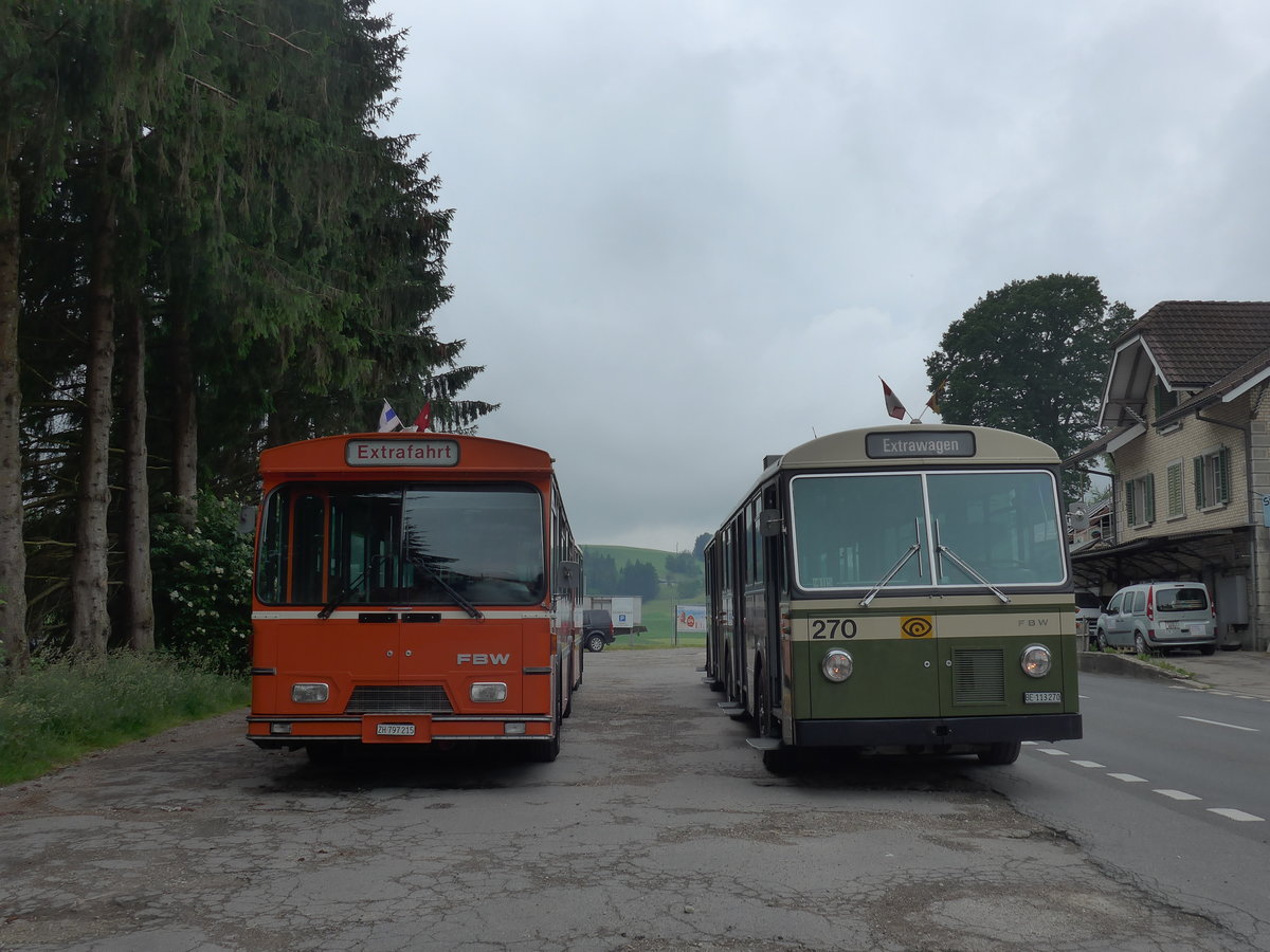(206'485) - ZVB Zug (RWB) - Nr. 35/ZH 797'215 - FBW/Hess + SVB Bern (Bernmobil historique) - Nr. 270/BE 113'270 - FBW/SWS-Gangloff am 22. Juni 2019 beim Bahnhof H�swil