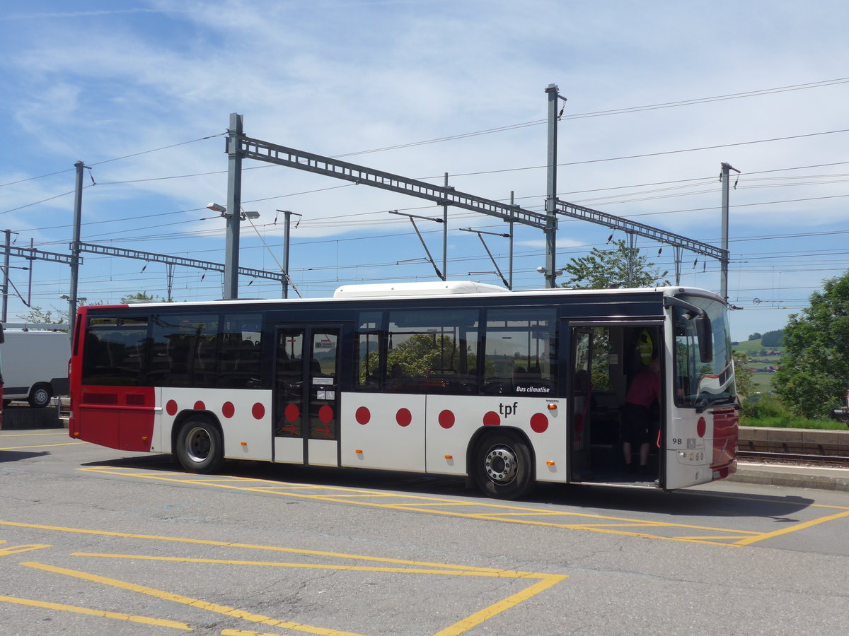 (206'790) - TPF Fribourg - Nr. 98/FR 300'322 - Volvo am 24. Juni 2019 beim Bahnhof Pal�zieux