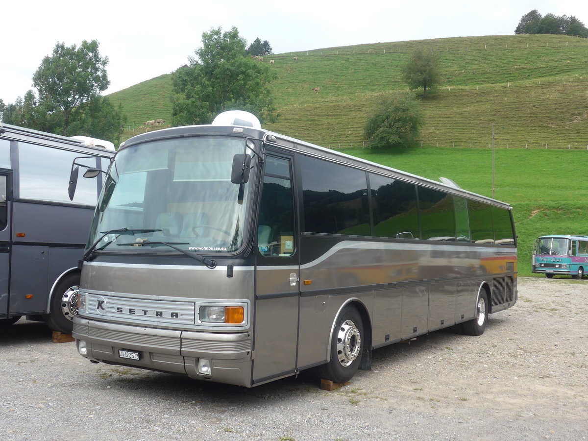 (208'800) - Walliser, Sempach - LU 122'573 - Setra am 17. August 2019 in Atzm�nnig, Schutt
