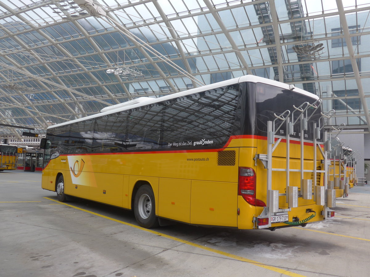 (210'057) - PostAuto Graub�nden - GR 179'710 - Setra am 6. Oktober 2019 in Chur, Postautostation