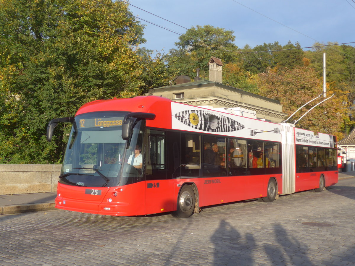 (210'471) - Bernmobil, Bern - Nr. 25 - Hess/Hess Gelenktrolleybus am 20. Oktober 2019 in Bern, Nydeggbr�cke