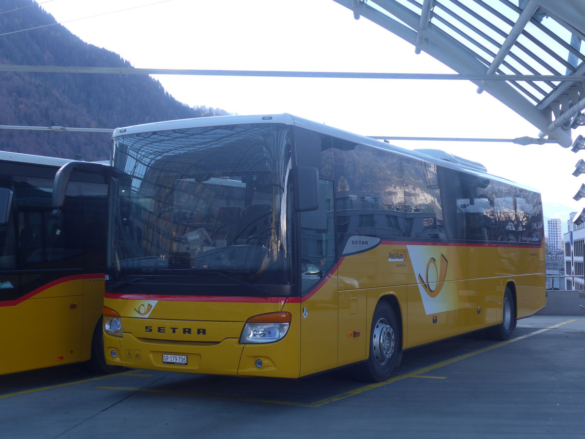 (212'638) - PostAuto Graub�nden - GR 179'706 - Setra am 7. Dezember 2019 in Chur, Postautostation