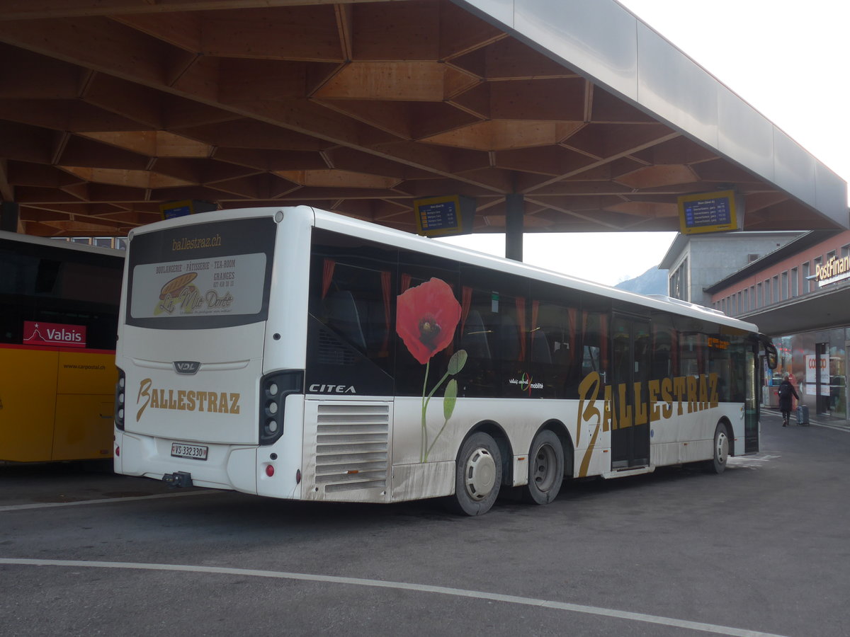 (213'324) - Ballestraz, Gr�ne - VS 332'330 - VDL am 4. Januar 2020 beim Bahnhof Sion