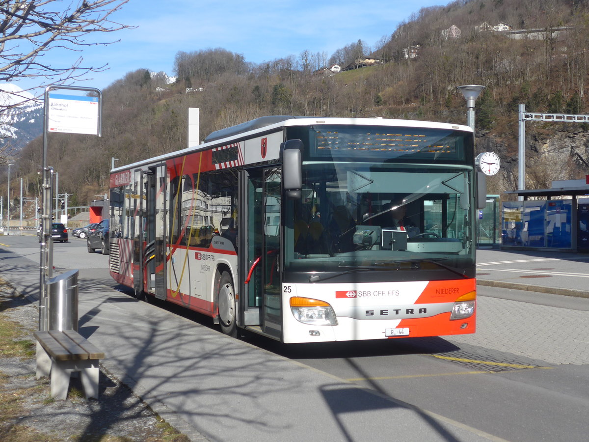 (214'204) - Niederer, Filzbach - Nr. 25/GL 44 - Setra am 15. Februar 2020 beim Bahnhof N�fels-Mollis