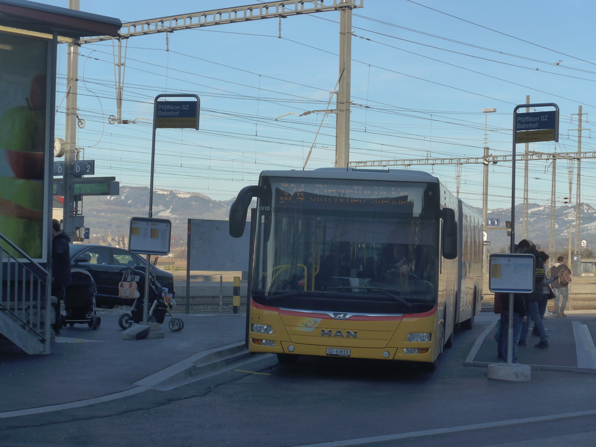 (214'216) - PostAuto Ostschweiz - SZ 63'810 - MAN am 15. Februar 2020 beim Bahnhof Pf�ffikon