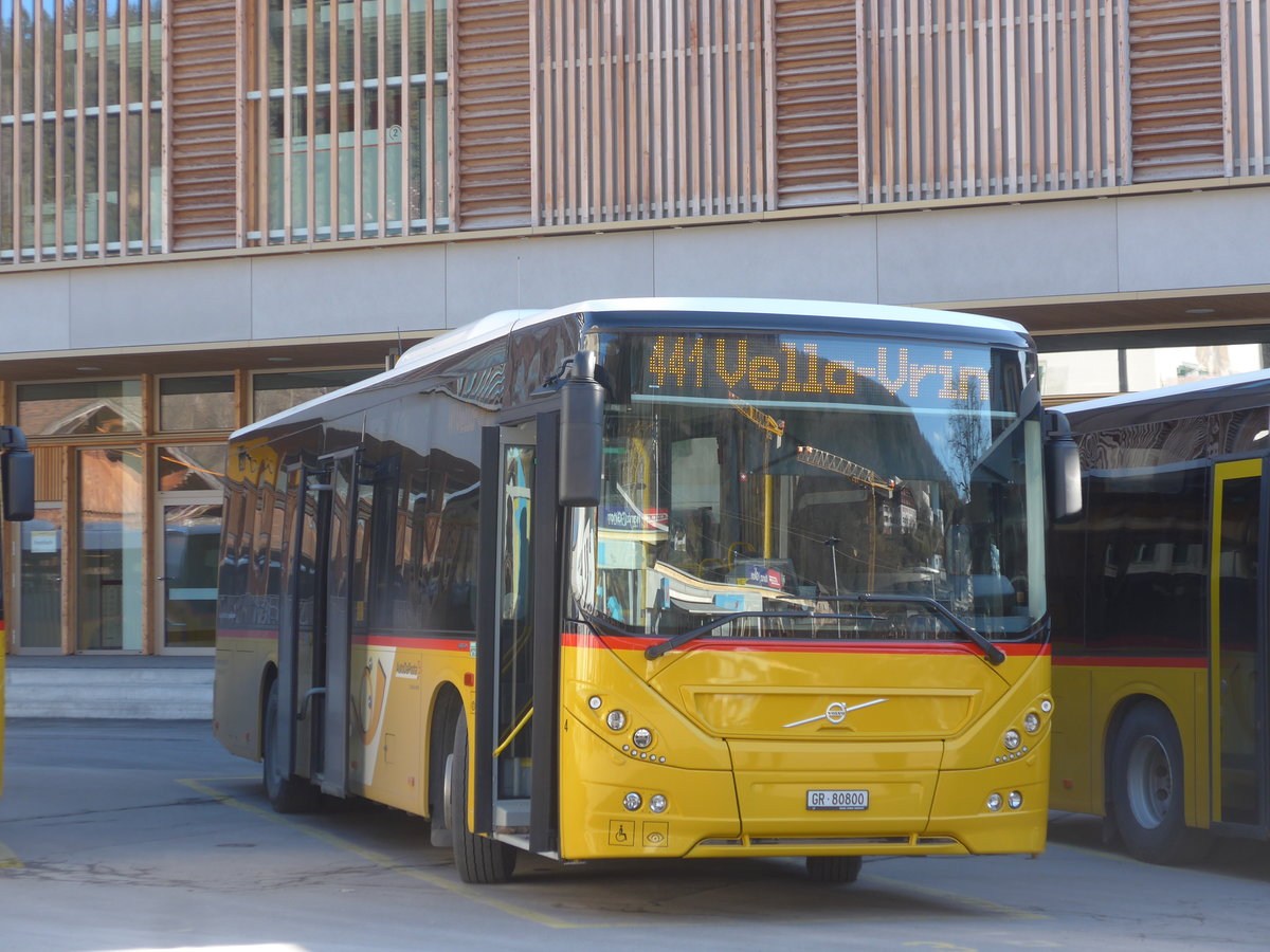 (215'012) - Fontana, Ilanz - Nr. 4/GR 80'800 - Volvo am 1. M�rz 2020 beim Bahnhof Ilanz
