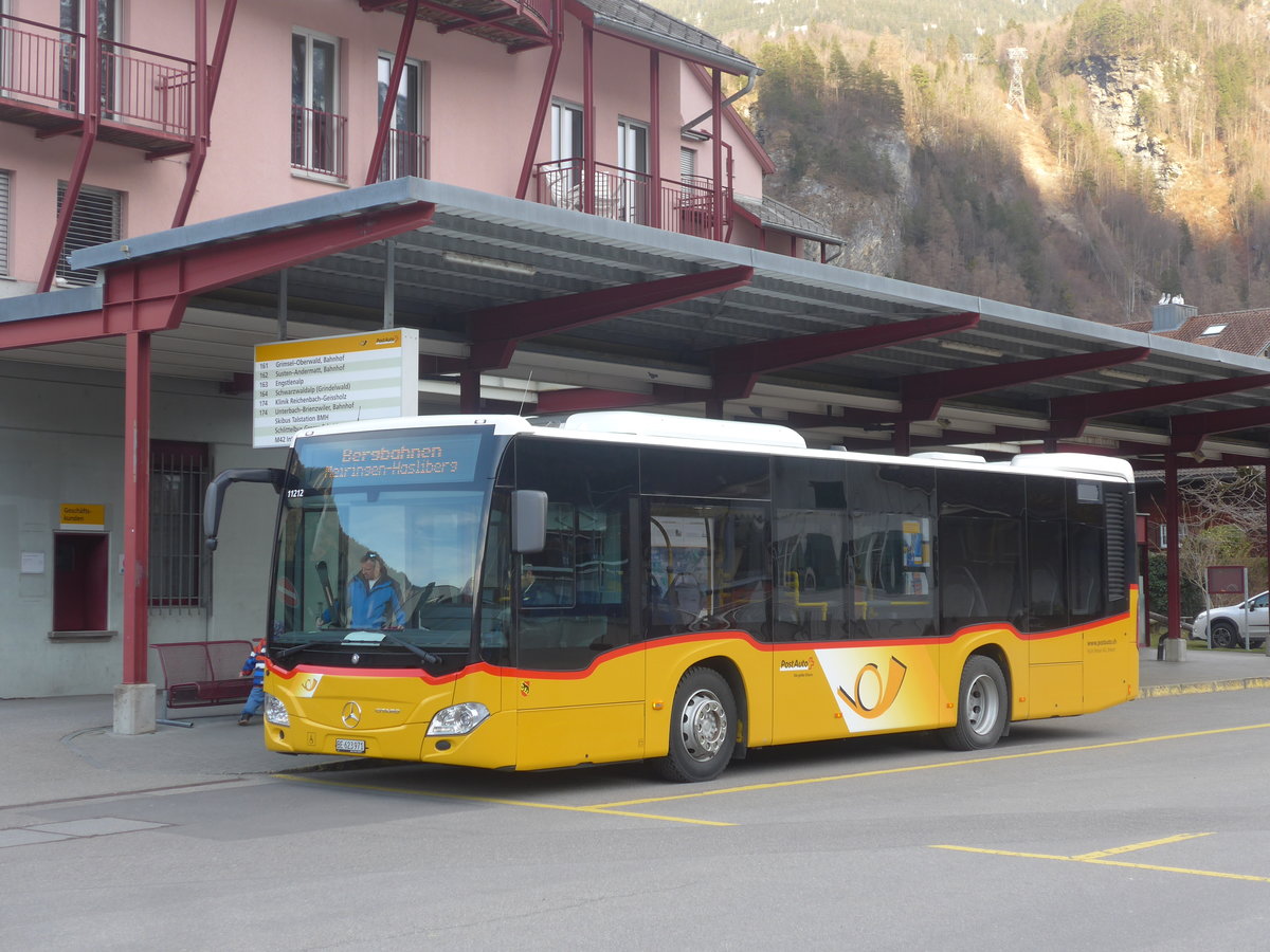(215'100) - Fl�ck, Brienz - Nr. 21/BE 623'971 - Mercedes am 8. M�rz 2020 in Meiringen, Postautostation