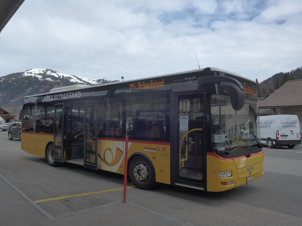 (215'139) - PostAuto Bern - BE 422'461 - MAN/G�ppel (ex AVG Meiringen Nr. 61) am 14. M�rz 2020 beim Bahnhof Gstaad