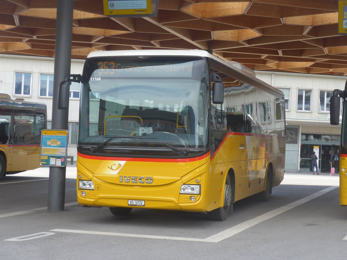 (215'301) - Mabillard, Lens - VS 5772 - Iveco am 20. M�rz 2020 beim Bahnhof Sion
