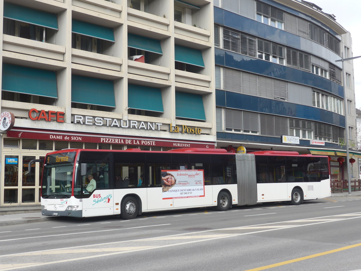 (215'332) - PostAuto Wallis - Nr. 65/VS 186'400 - Mercedes (ex Lathion, Sion Nr. 65) am 20. M�rz 2020 beim Bahnhof Sion