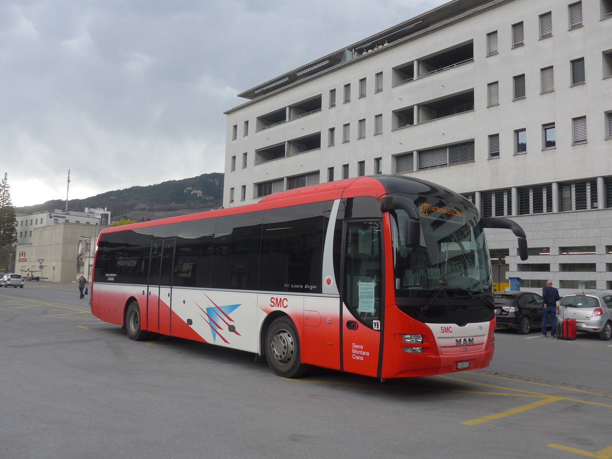 (215'341) - SMC Montana - Nr. 32/VS 201'732 - MAN am 20. M�rz 2020 beim Bahnhof Sierre