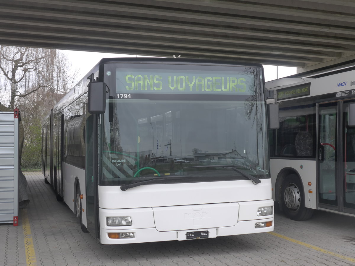 (215'413) - VMCV Clarens - Nr. 904 - MAN (ex transN, La Chaux-de-Fonds Nr. 241; ex TN Neuch�tel Nr. 241) am 22. M�rz 2020 in Kerzers, Murtenstrasse