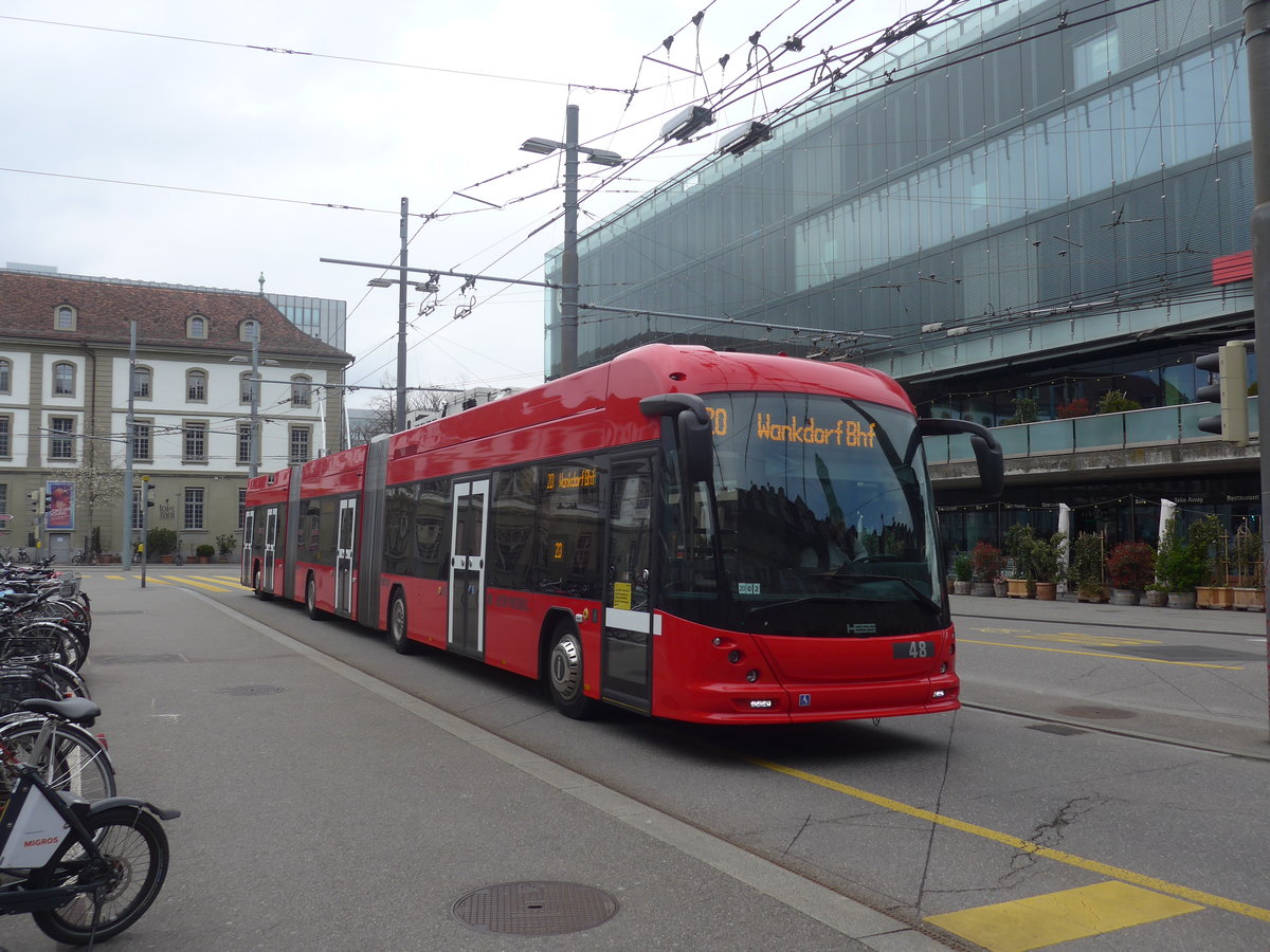 (215'458) - Bernmobil, Bern - Nr. 48 - Hess/Hess Doppelgelenktrolleybus am 22. M�rz 2020 beim Bahnhof Bern