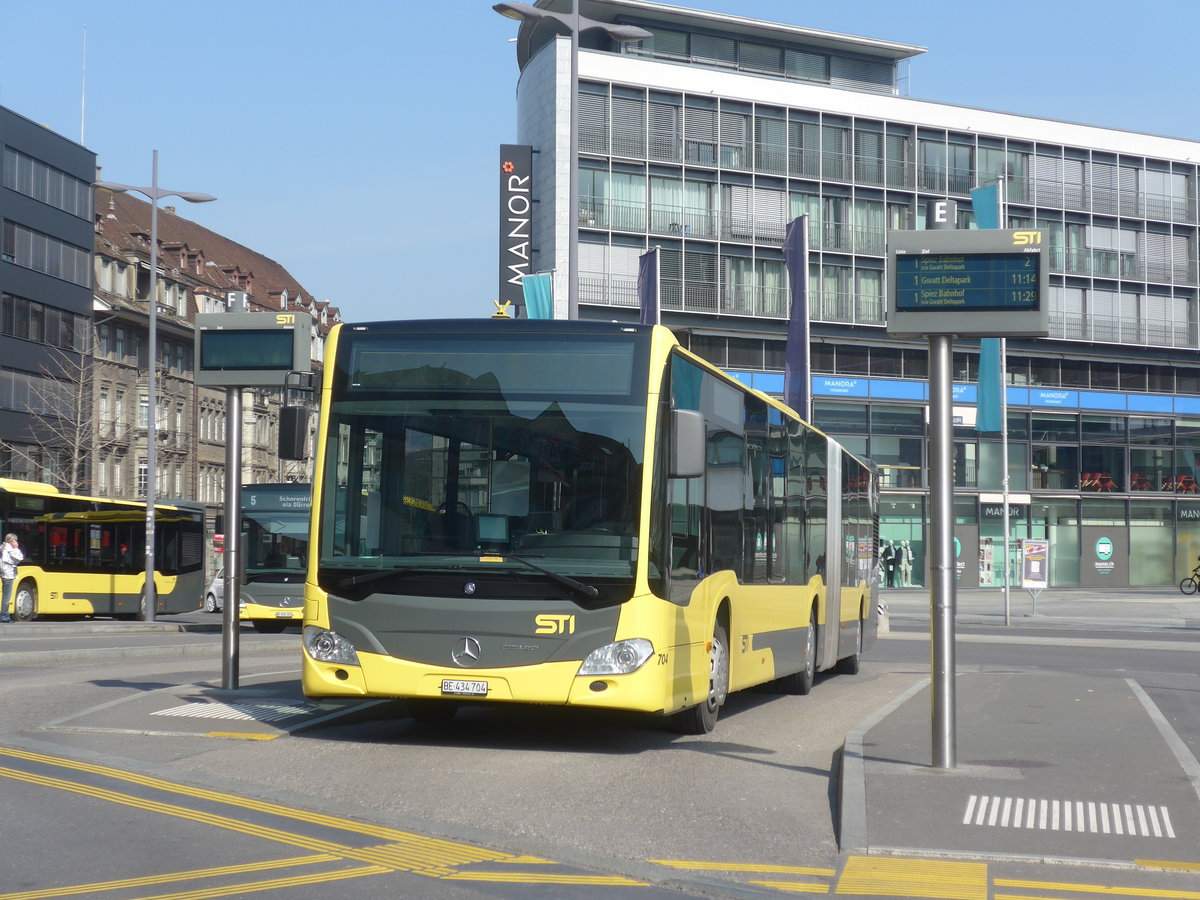 (215'630) - STI Thun - Nr. 704/BE 434'704 - Mercedes am 28. M�rz 2020 beim Bahnhof Thun