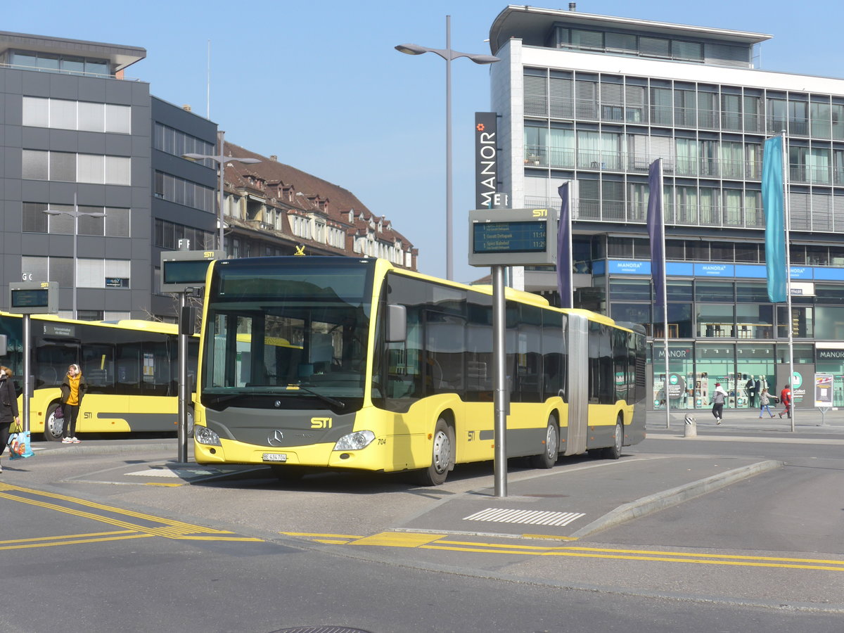 (215'631) - STI Thun - Nr. 704/BE 434'704 - Mercedes am 28. M�rz 2020 beim Bahnhof Thun