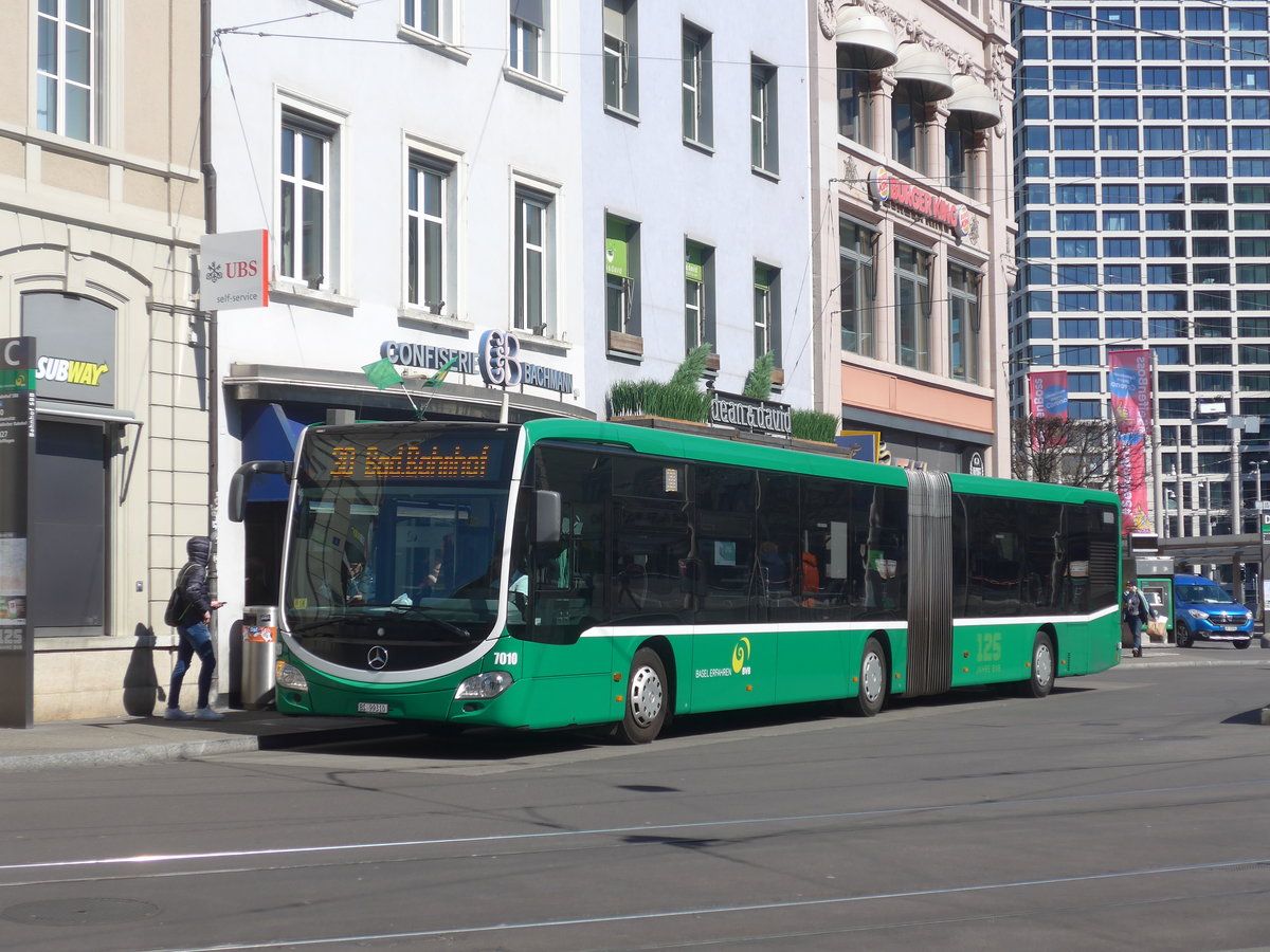 (215'750) - BVB Basel - Nr. 7010/BS 99'310 - Mercedes am 31. M�rz 2020 beim Bahnhof Basel