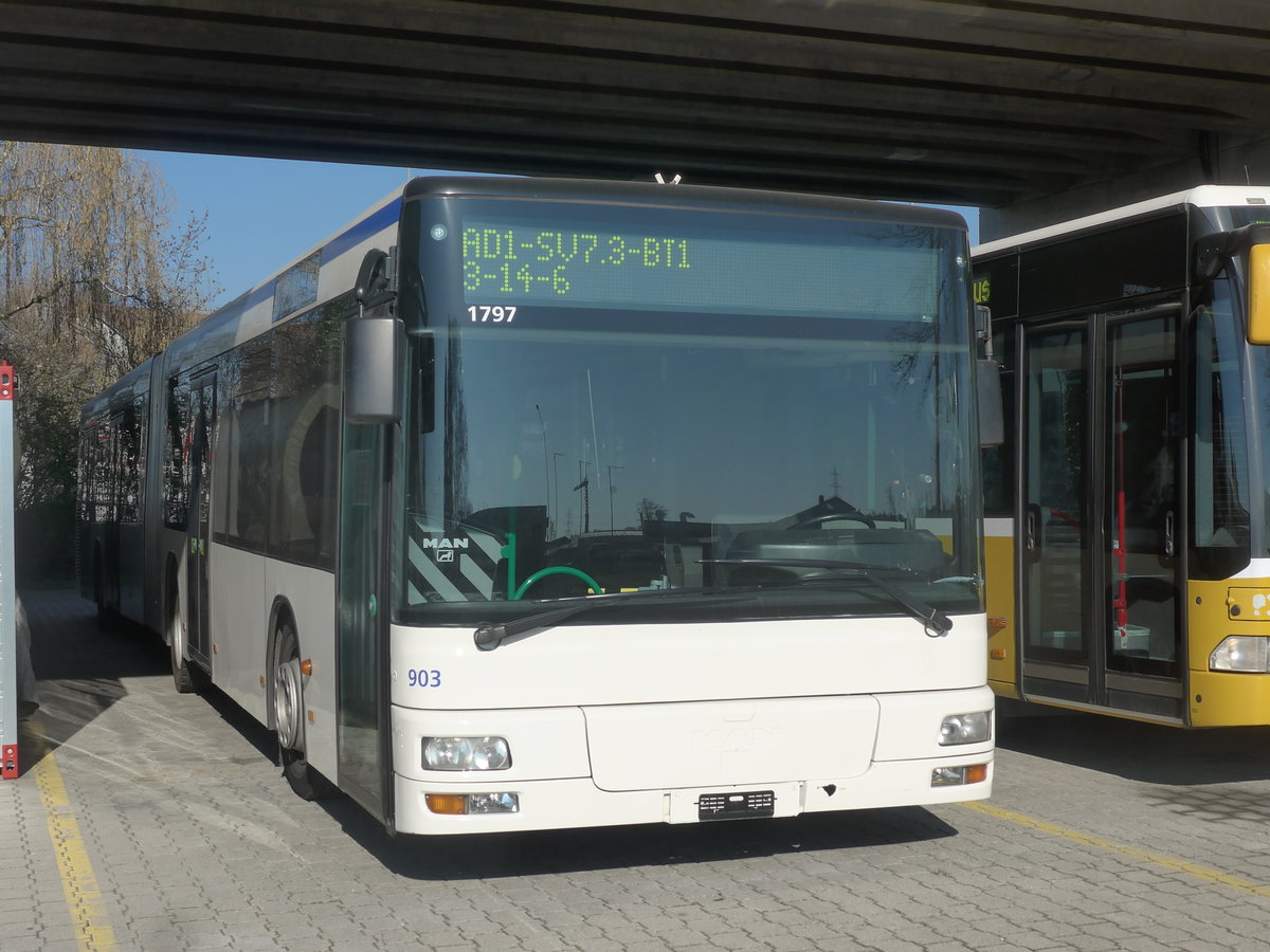 (215'838) - VMCV Clarens - Nr. 903 - MAN (ex transN, La Chaux-de-Fonds Nr. 242; ex TN Neuch�tel Nr. 242) am 4. April 2020 in Kerzers, Murtenstrasse