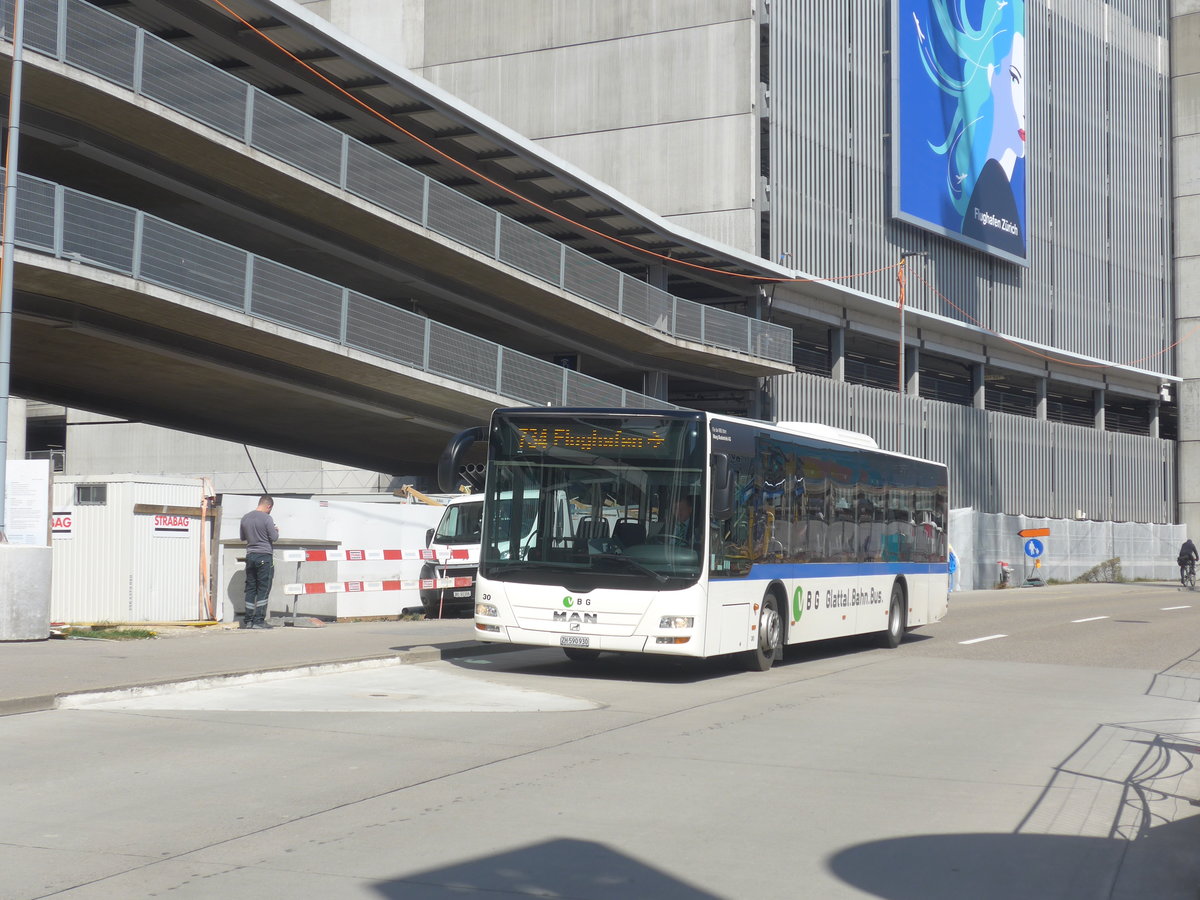 (215'904) - Maag, Kloten - Nr. 30/ZH 590'930 - MAN am 6. April 2020 in Z�rich, Flughafen