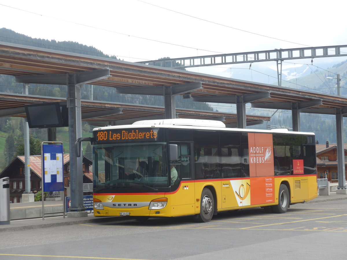 (216'485) - K�bli, Gstaad - BE 104'023 - Setra (ex Nr. 1) am 26. April 2020 beim Bahnhof Gstaad