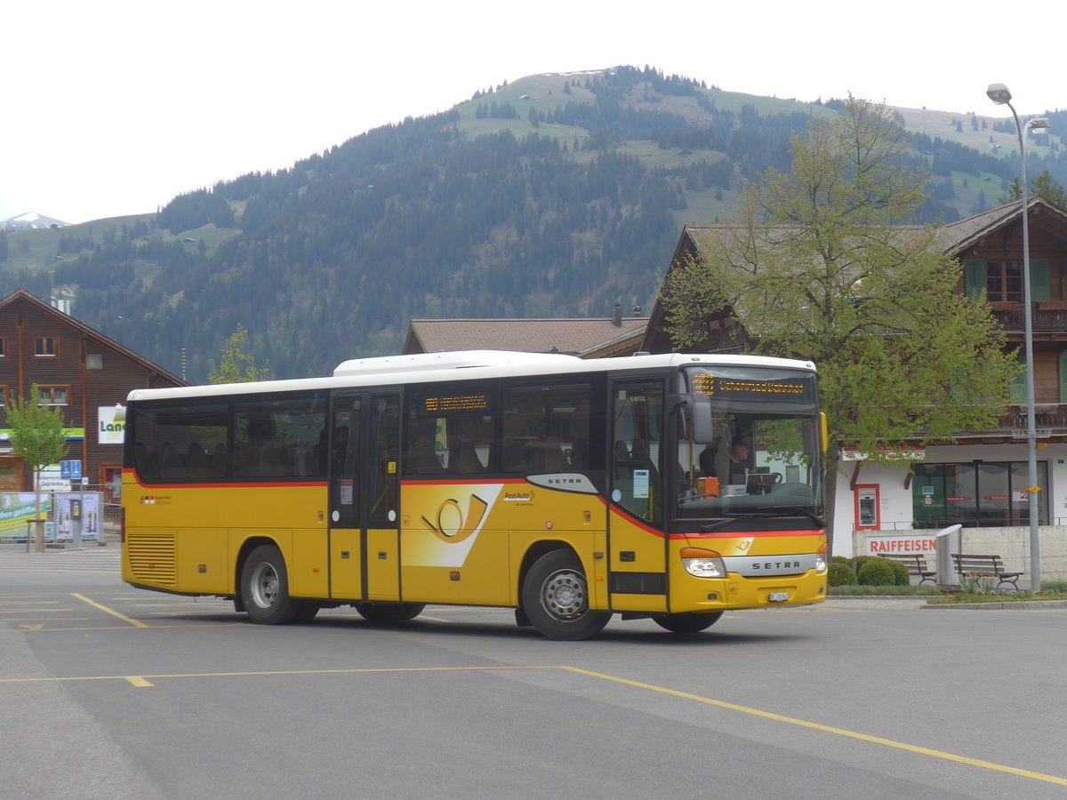 (216'498) - K�bli, Gstaad - Nr. 3/BE 330'862 - Setra am 26. April 2020 beim Bahnhof Gstaad