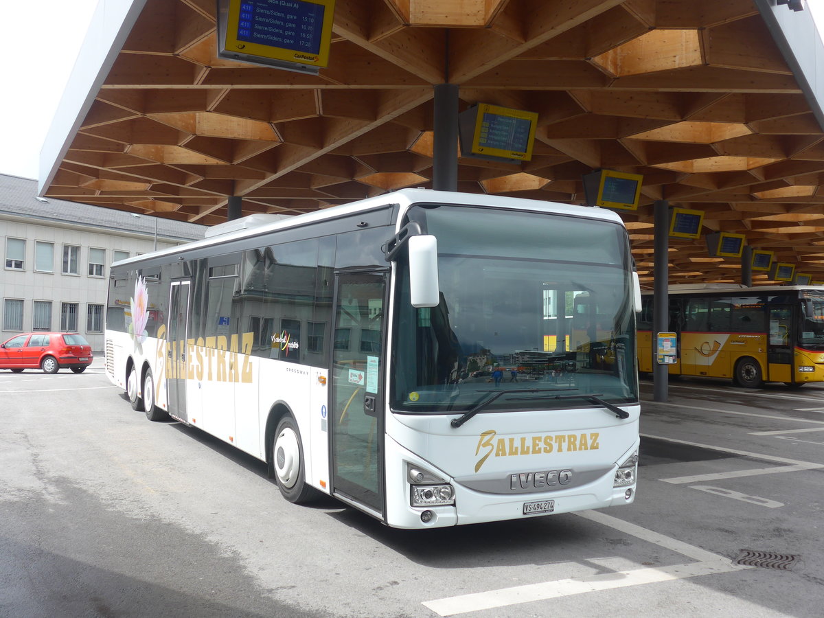 (216'695) - Ballestraz, Gr�ne - VS 494'274 - Iveco (ex Vorf�hrfahrzeug Iveco France) am 2. Mai 2020 beim Bahnhof Sion