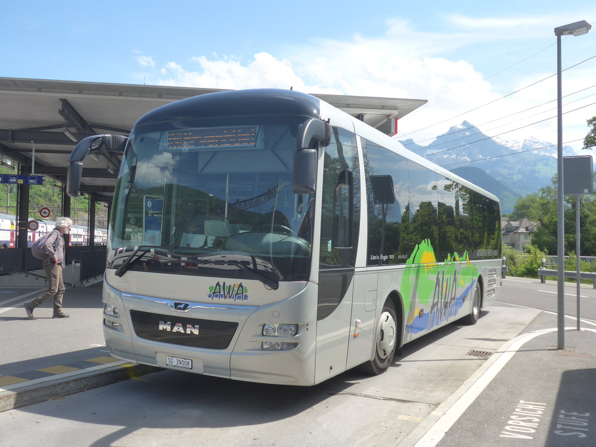 (216'853) - AWA Amden - Nr. 8/SG 39'008 - MAN am 9. Mai 2020 beim Bahnhof Ziegelbr�cke