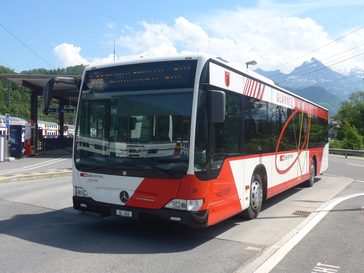 (216'854) - Niederer, Filzbach - Nr. 29/GL 340 - Mercedes am 9. Mai 2020 beim Bahnhof Ziegelbr�cke